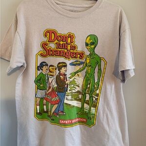 Steve Rhodes Light Gray 'Don't Talk to Strangers' Alien Graphic Tee